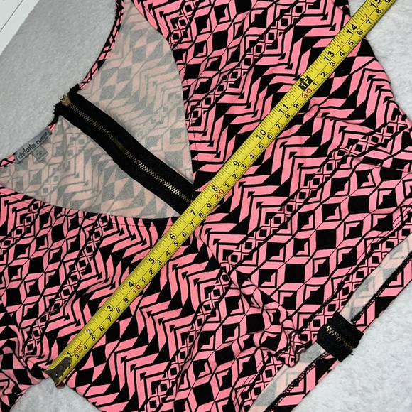 Charlotte, Russe Aztec Print 3/4 Sleeve Crop Top - Picture 3 of 10